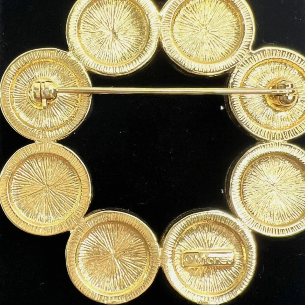 Timeless Monet Brooch Pin Circular Gold Tone with 8 Black Cabochon Stones 1.75”